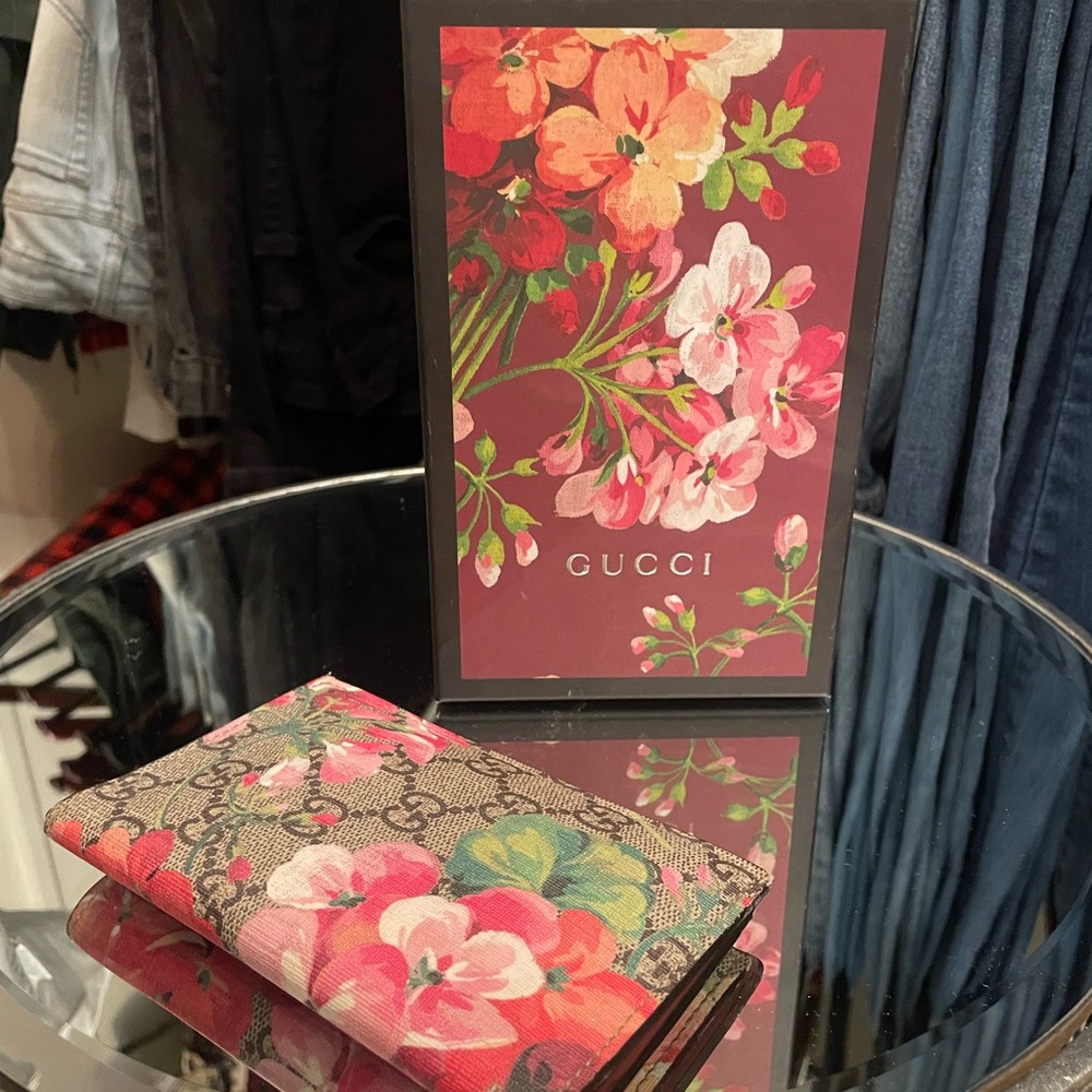 New Gucci wallet with box